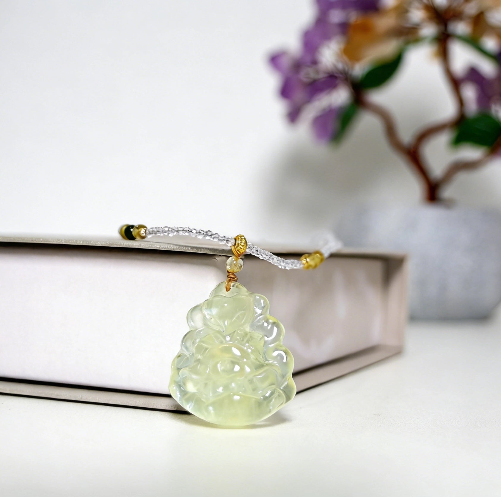 九尾狐 | 淡黄绿色岫玉 | 天然玉石項鍊